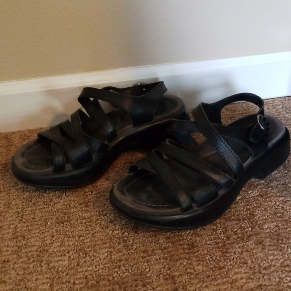 dansko sandals discontinued